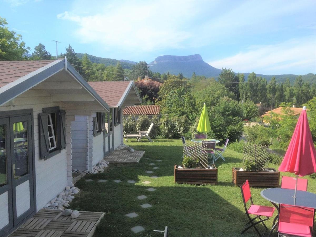 Maison De Vacances Avec Ses Petits Chalets Aouste-sur-Sye Exterior foto